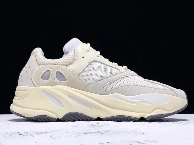 Yeezy Boost 700 Adidas EG7596 Analog 0704